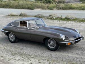 Image 4/12 of Jaguar E-Type (1971)
