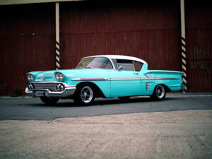 Image 5/18 of Chevrolet Impala Sport Coupe (1958)