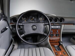 Image 31/44 of Mercedes-Benz 300 SL (1988)