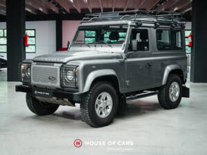 Image 2/25 of Land Rover Defender 90 (2013)