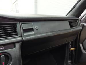 Immagine 49/98 di Mercedes-Benz 190 E 2.3-16 (1985)