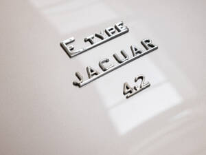 Image 32/35 de Jaguar E-Type (1968)