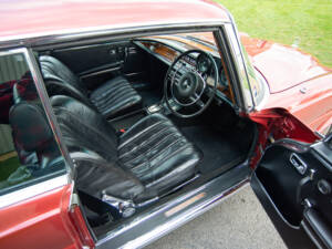 Image 9/32 of Mercedes-Benz 280 SE 3,5 (1971)