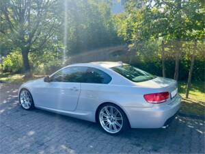 Image 4/28 of BMW 325d (2010)