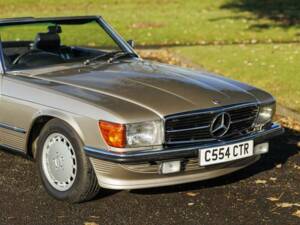 Immagine 7/33 di Mercedes-Benz 500 SL (1986)