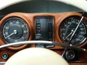 Image 14/30 of Mercedes-Benz 280 SE 3,5 (1970)