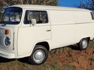 Bild 74/98 von Volkswagen T2b Kastenwagen (1979)