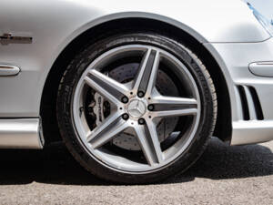 Image 20/50 of Mercedes-Benz CLK 63 AMG (2007)