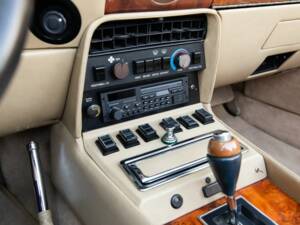 Image 15/50 of Aston Martin V8 EFi Volante (1987)