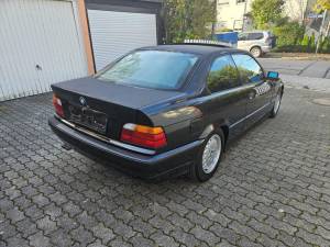 Image 3/17 de BMW 325i (1992)