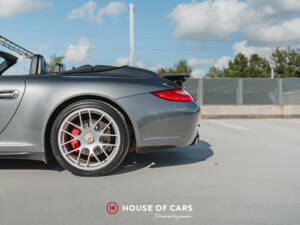 Image 19/43 of Porsche 911 Carrera 4 GTS (2012)