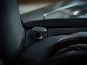 Image 11/33 of Mercedes-Benz SLS AMG (2010)