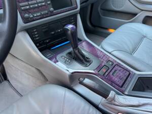 Image 38/100 of BMW 540i Touring (1998)