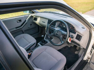 Bild 2/50 von Audi 80 - 2.0 E (1993)