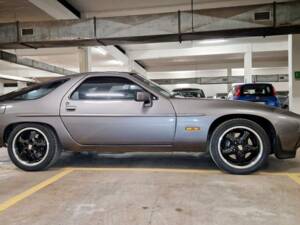 Image 15/16 of Porsche 928 S (1986)