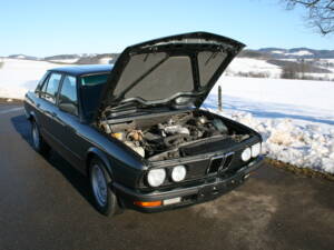 Immagine 15/65 di BMW 520i (1987)