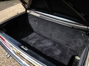Afbeelding 38/40 van Mercedes-Benz 280 SL (1981)