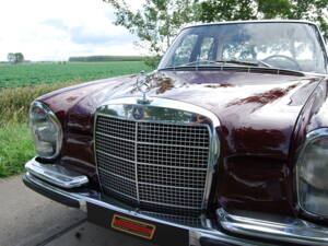 Afbeelding 10/58 van Mercedes-Benz 280 SE (1968)