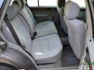 Bild 26/44 von Mercedes-Benz E 280 T (1994)
