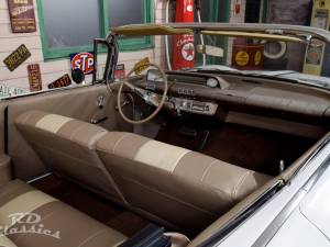 Image 37/47 of Buick Le Sabre Convertible (1960)