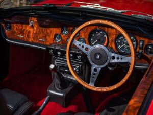 Image 30/41 of Triumph TR 6 (1972)