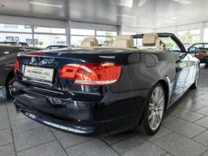 Image 2/31 of BMW 320i (2008)