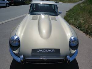 Image 4/49 of Jaguar E-Type V12 (2+2) (1972)