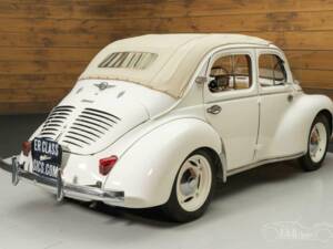 Image 10/19 de Renault 4 CV Decapotable (1952)