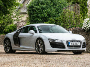 Image 1/38 of Audi R8 V10 (2010)