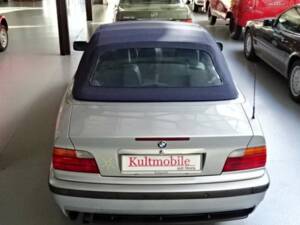 Image 6/18 de BMW 318 (1996)