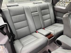 Imagen 77/100 de Mercedes-Benz 300 CE (1992)