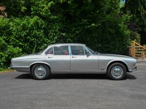 Image 9/50 of Jaguar XJ 6 4.2 (1971)