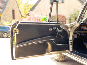 Bild 29/56 von Mercedes-Benz 280 SE (1968)