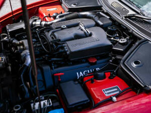Image 3/33 of Jaguar XK8 4.0 (1999)