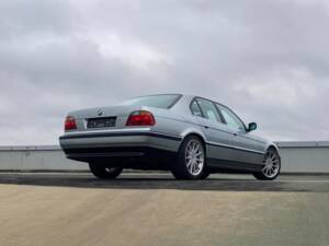 Image 5/11 of BMW 750i (1997)