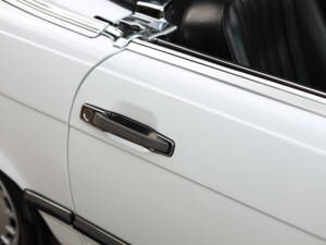 Image 71/85 of Mercedes-Benz 560 SL (1986)
