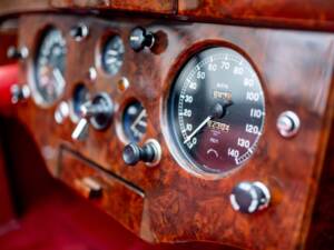 Image 45/50 of Jaguar XK 120 DHC (1953)