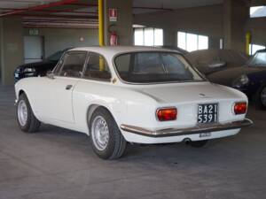 Image 6/22 of Alfa Romeo 1750 GT Veloce (1967)