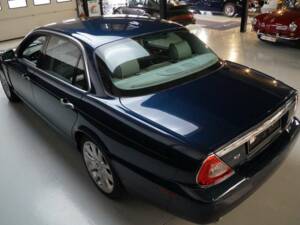 Image 39/50 of Jaguar XJ 8 4.2 (2008)