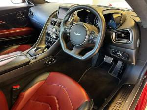 Bild 42/50 von Aston Martin DBS Superleggera Volante (2020)