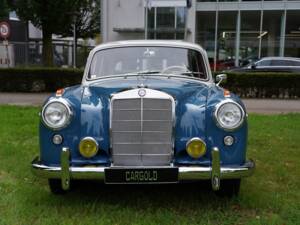 Image 4/26 de Mercedes-Benz 220 S (1957)