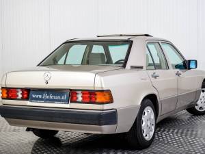 Image 36/50 de Mercedes-Benz 190 D 2.5 Turbo (1989)
