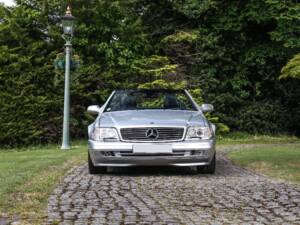 Image 32/37 of Mercedes-Benz SL 320 (2000)