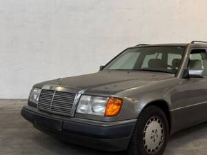 Imagen 80/81 de Mercedes-Benz 250 TD (1992)