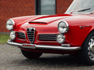Image 12/65 of Alfa Romeo 2600 Spider (1966)