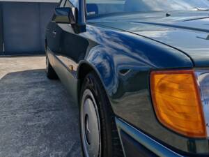 Imagen 8/37 de Mercedes-Benz 200 E (1989)