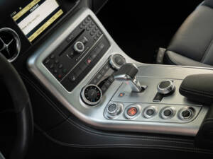 Image 14/33 of Mercedes-Benz SLS AMG (2010)