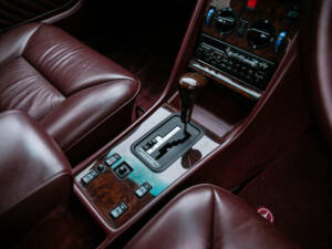 Image 46/50 de Mercedes-Benz 300 SE (1990)