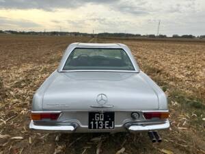 Imagen 2/9 de Mercedes-Benz 280 SE (1969)
