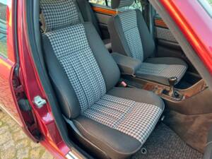 Immagine 54/75 di Mercedes-Benz 230 E (1992)